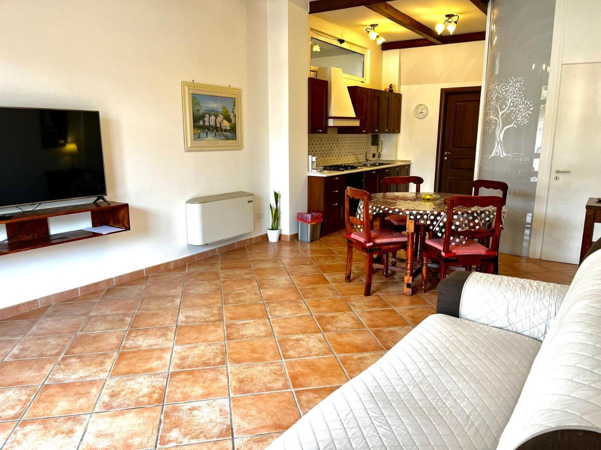 מרקטו סן סברינו B&B Civico 28 מראה חיצוני תמונה